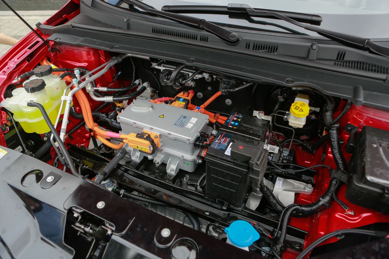 khoang capo xe hơi vf5