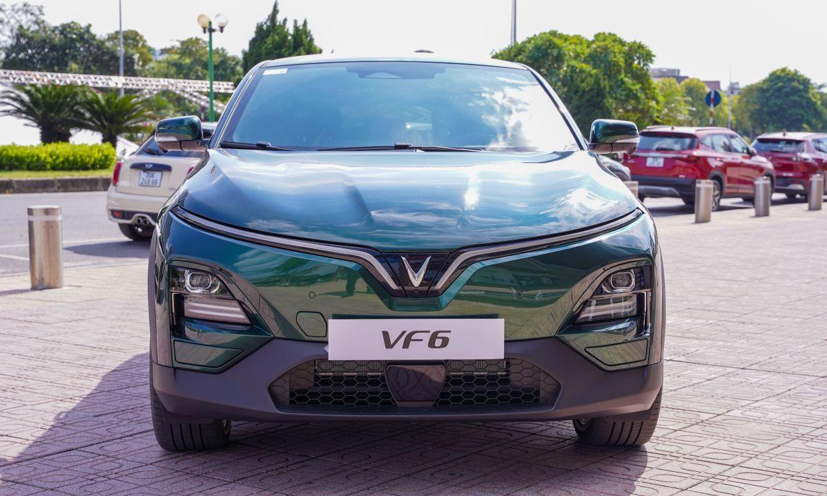 xe hơi màu xanh ngọc vinfast vf6