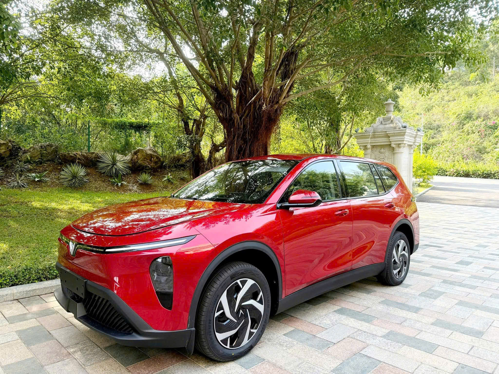 Vinfast Limo green phú yên màu đỏ